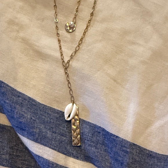 Gold Shell Pendant Necklace - Picture 1 of 4
